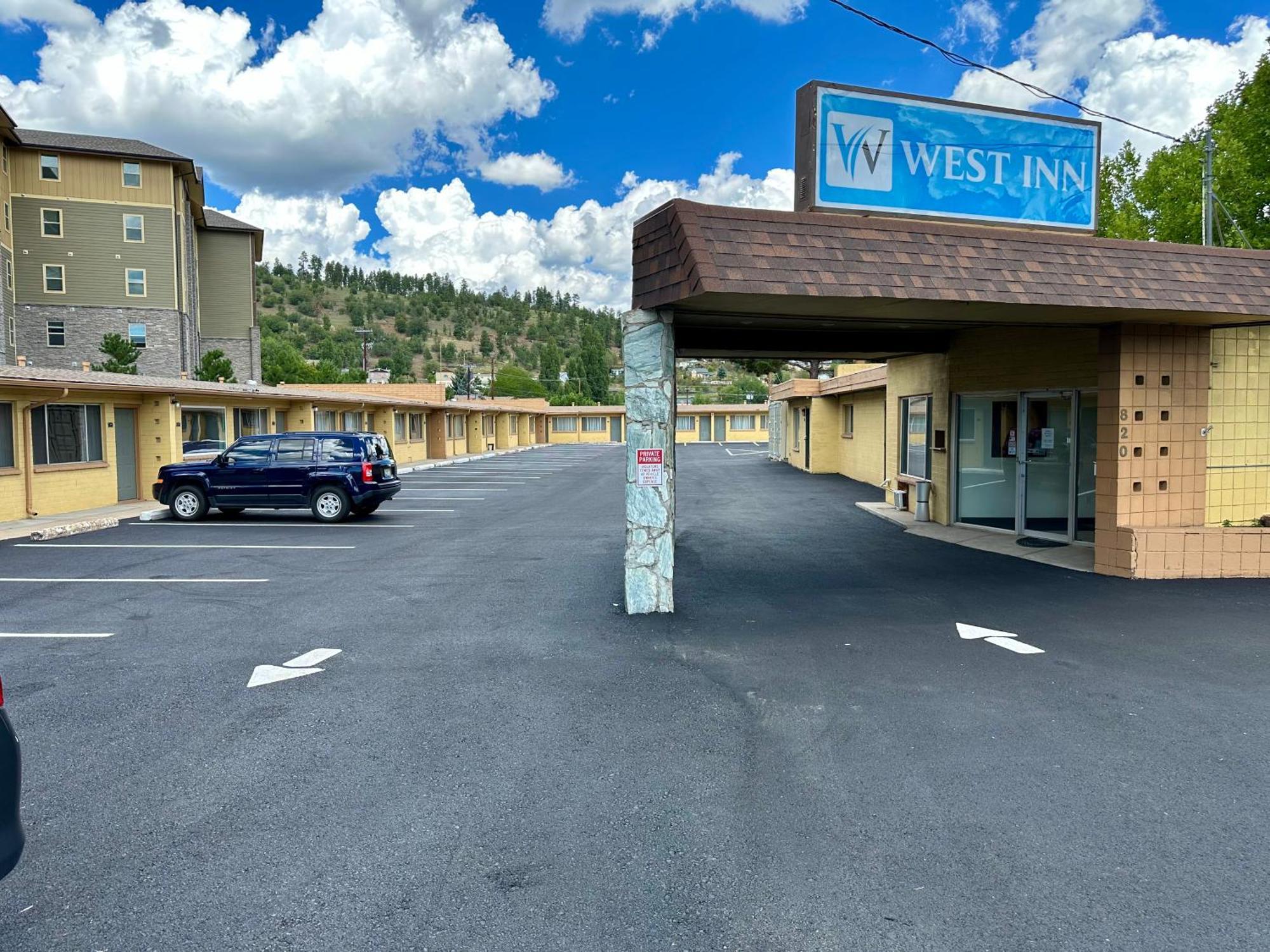 West Nau - Downtown Motel 2*