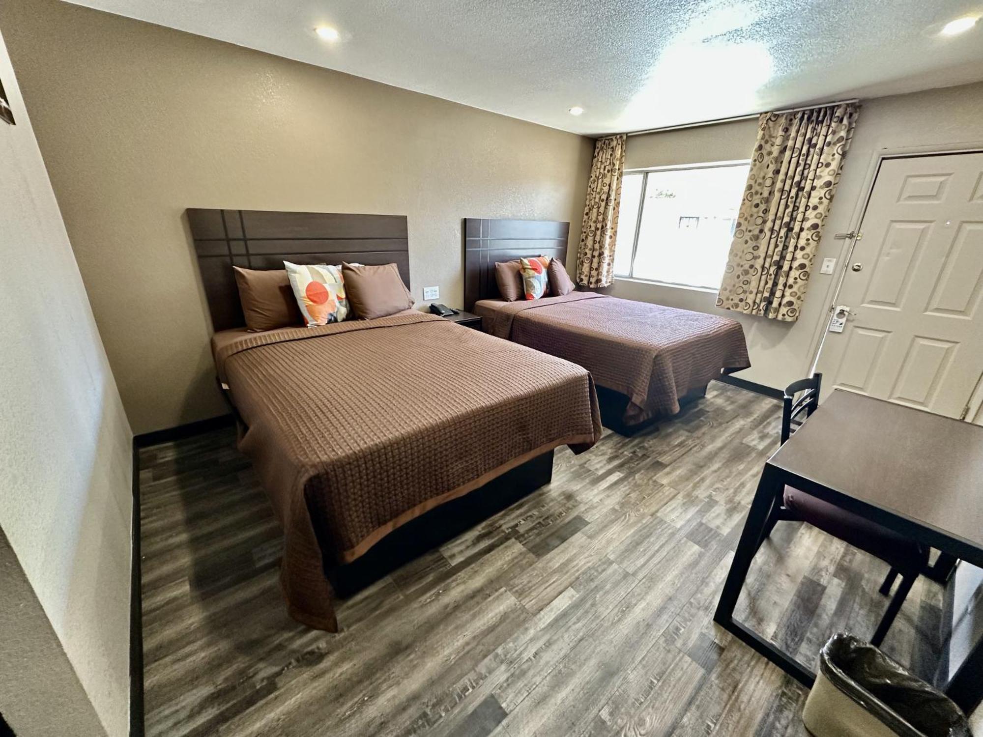 West Nau - Downtown Motel